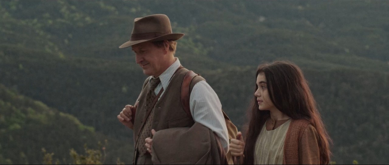 Fotograma de la película "Con la tierra en los pies"