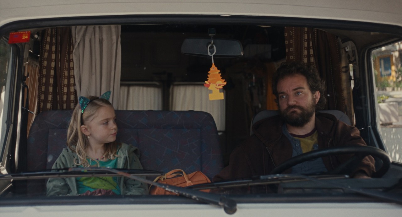 Fotograma de la película "La furgo"