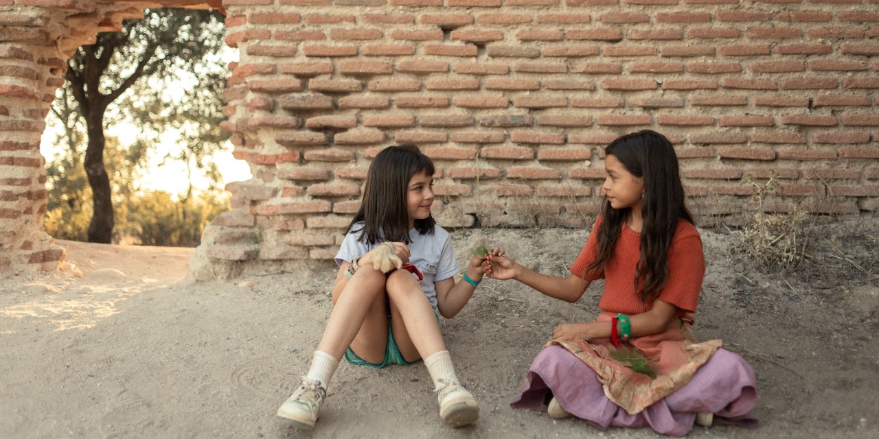 Fotograma de la película "La niña de la cabra"