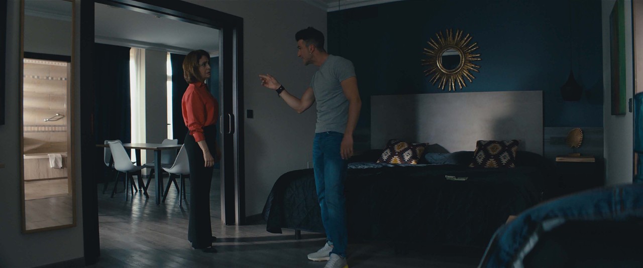 Fotograma de la película "Reflejos en una habitación"