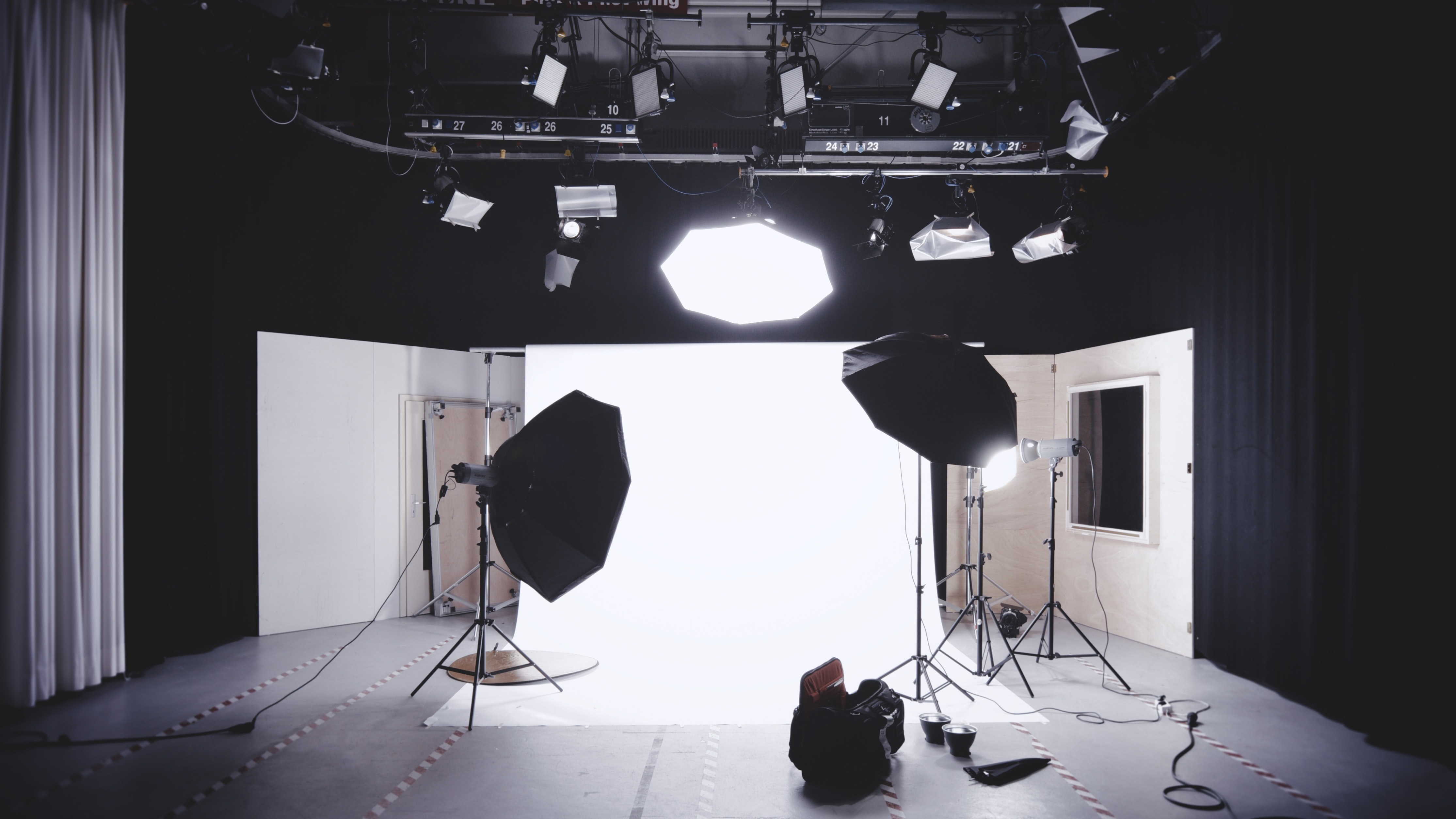 PUBLICIDAD_alexander-dummer-aS4Duj2j7r4-unsplash.jpg