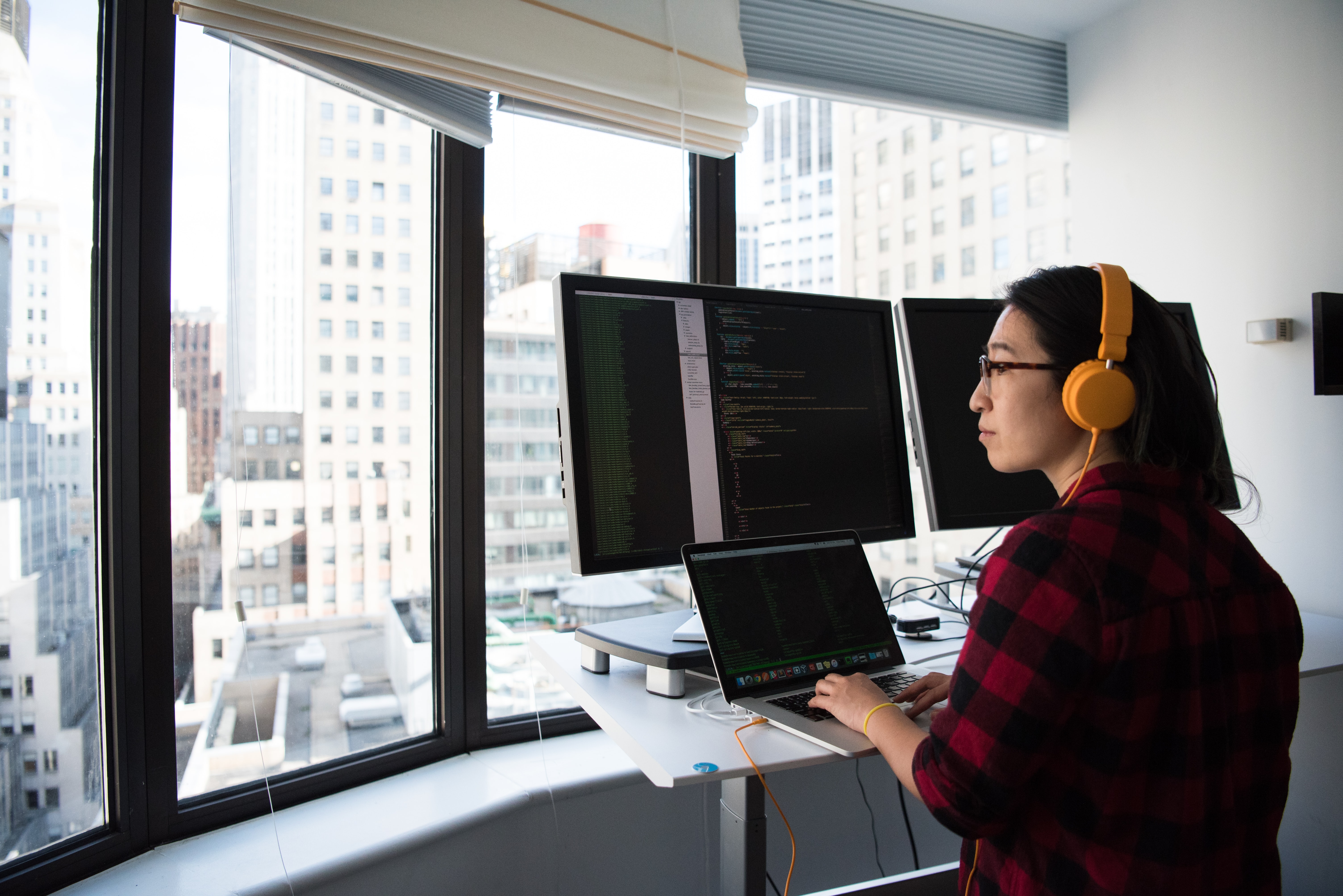 mujer programando.jpg