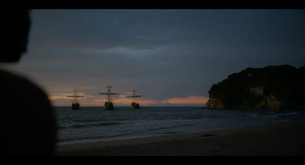 Fotograma de la película "América Hispana El legado de las olas"