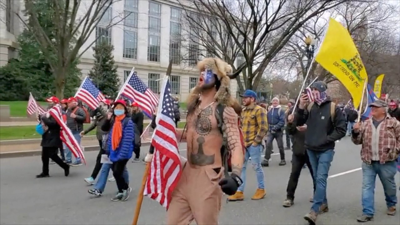 Fotograma de la película "Capitolio contra Capitolio"