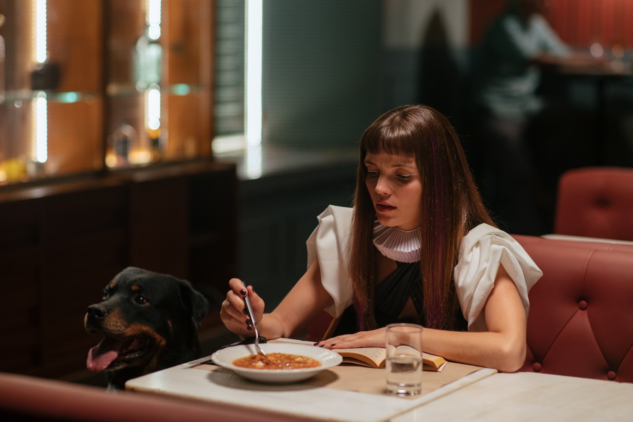 Fotograma de la película Asombrosa Elisa