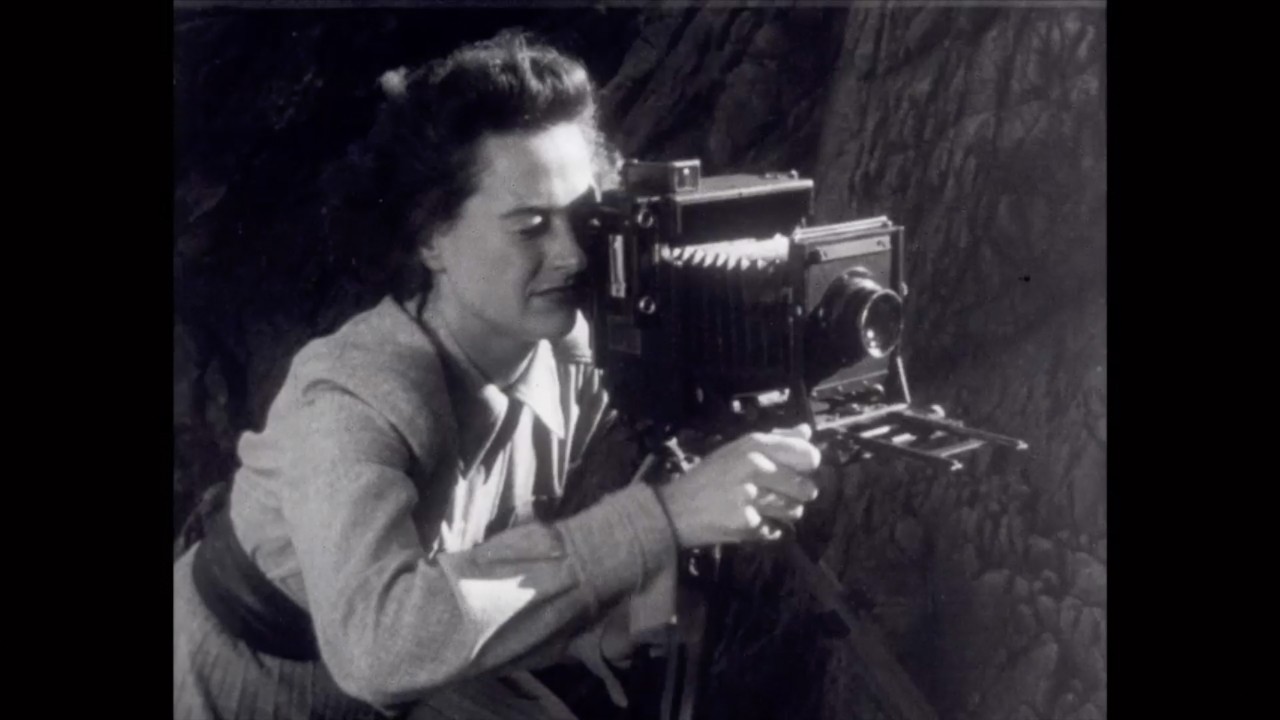 Fotograma del documental A los libros y a las mujeres canto