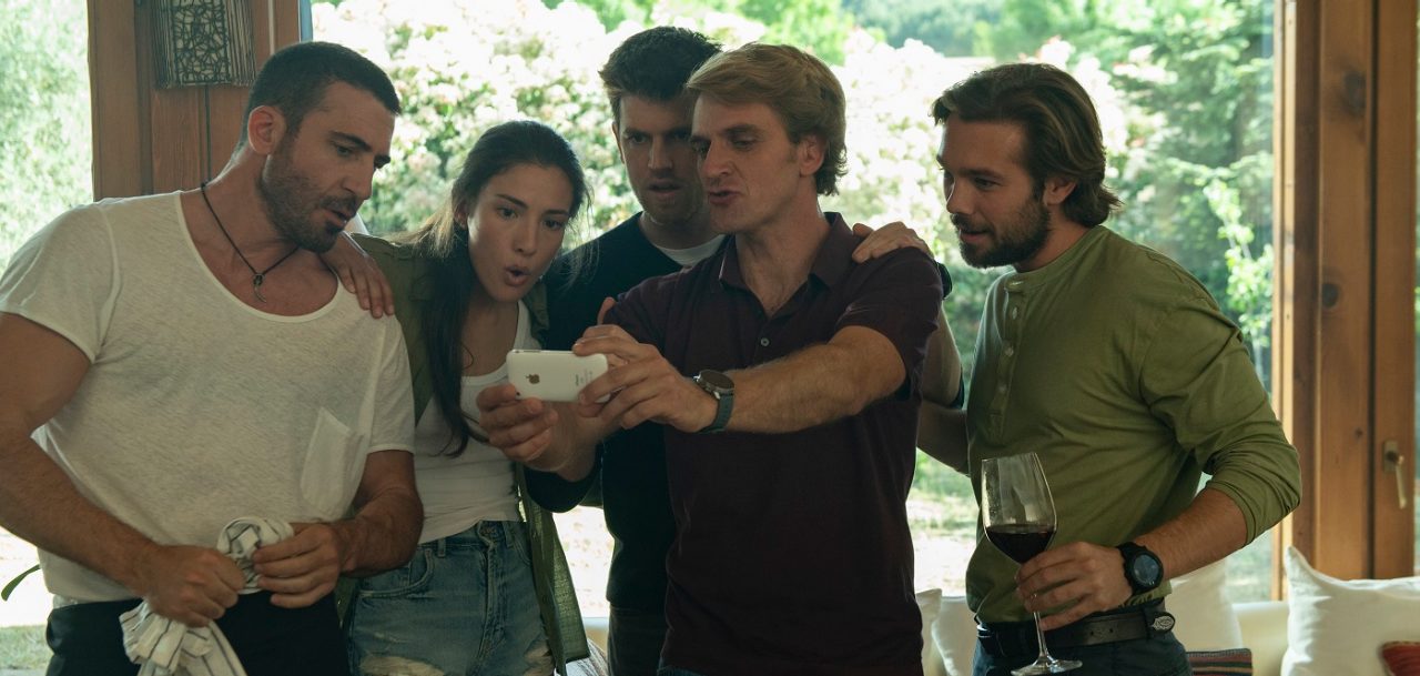 Fotograma de la película "La fiera"