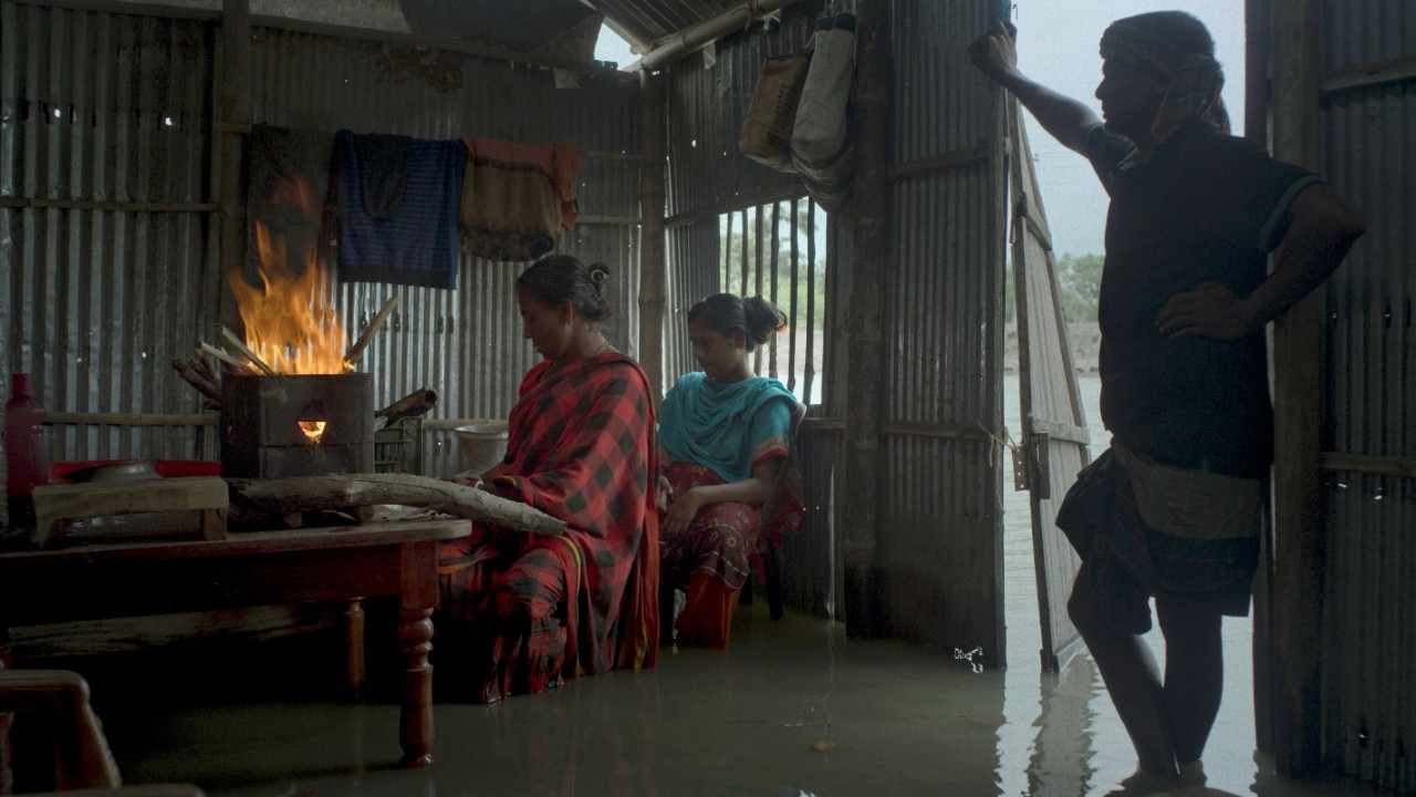 Fotograma de la película "Black Water"