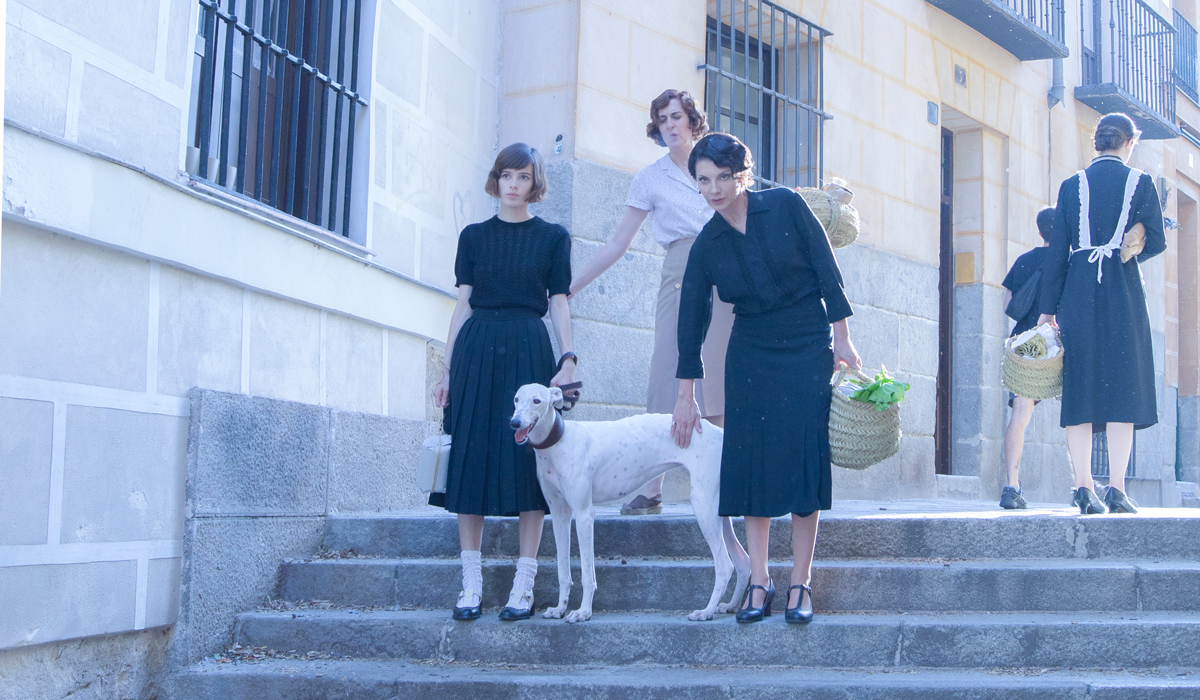 Fotograma de la película "La virgen roja"