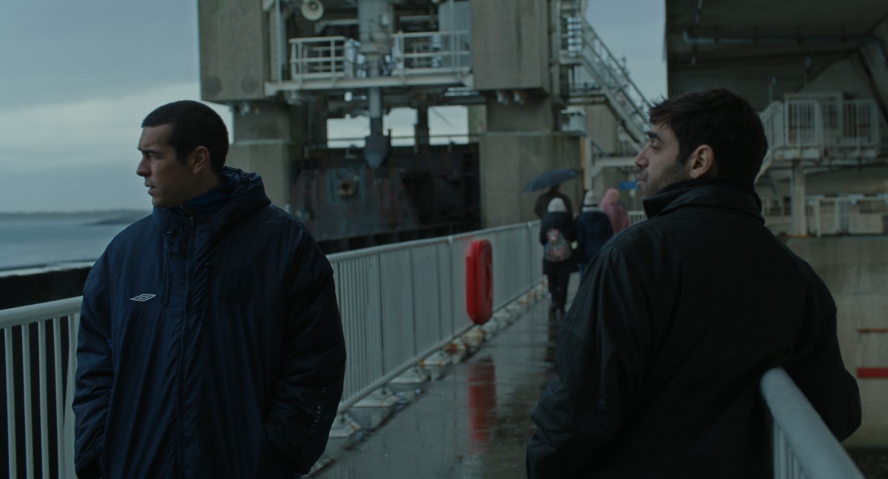 Fotograma de la película "Muy lejos"