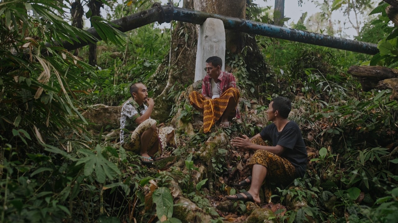 Fotograma del documental Mbah Jhiwo  Alma Anciana