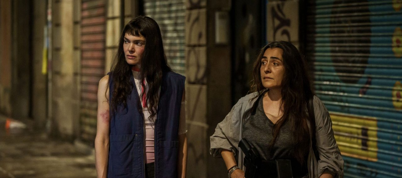 LA DESCONOCIDA. Ana Rujas as Clara, Candela Peña as Ripoll in LA DESCONOCIDA. Cr. Sophie Koehler/Netflix © 2025