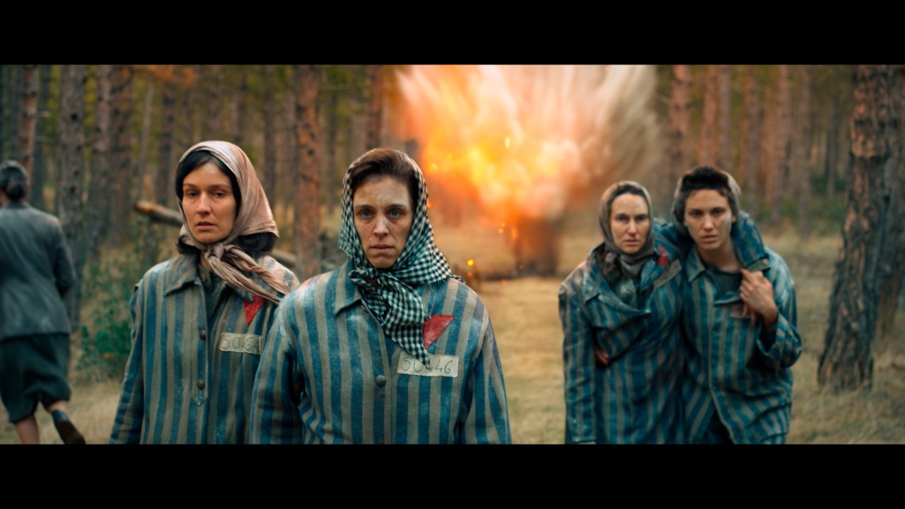 Fotograma de la película Cenizas en el cielo (Un cel de plom)