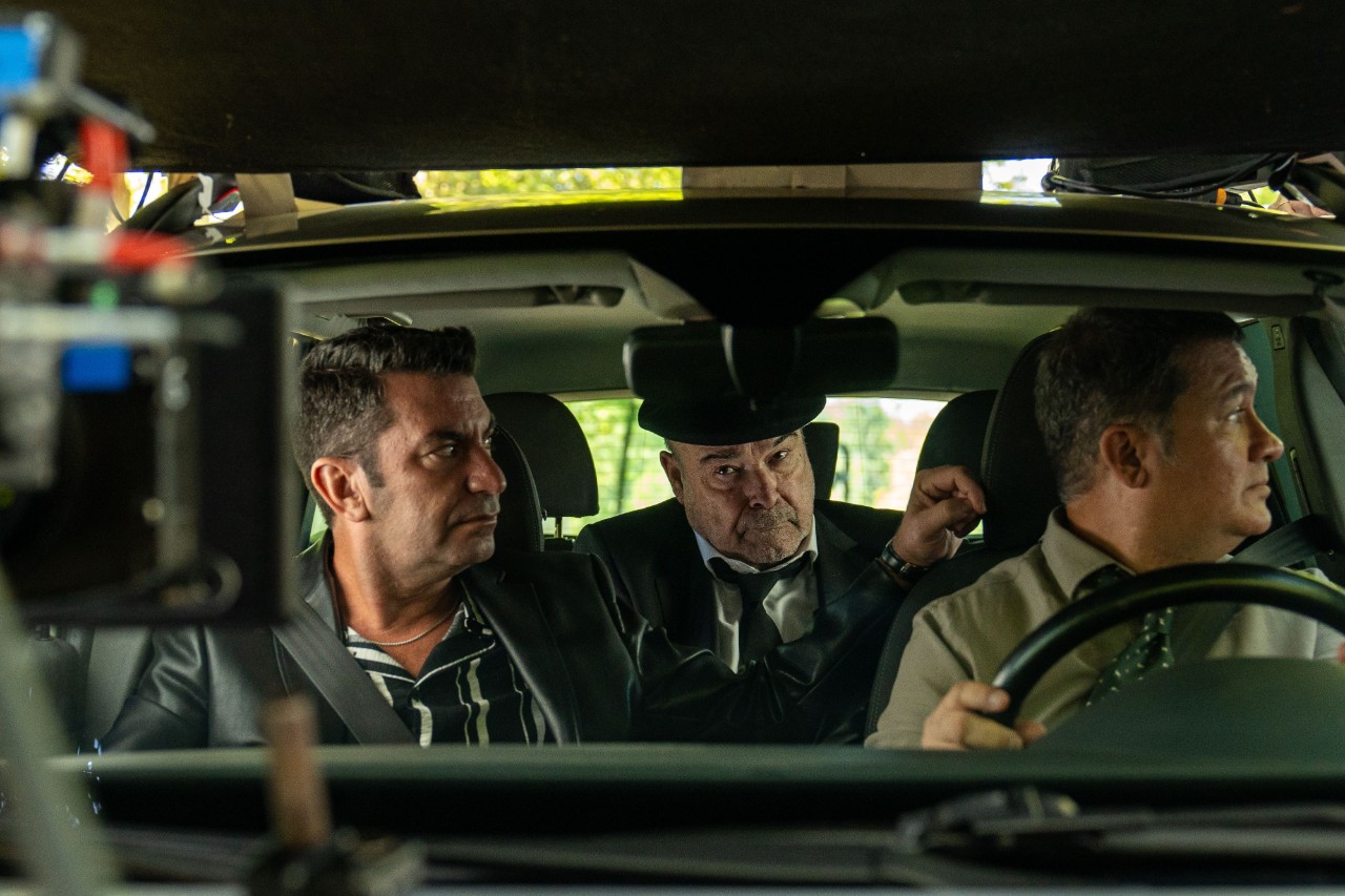 Fotograma de la película "Un funeral de locos"